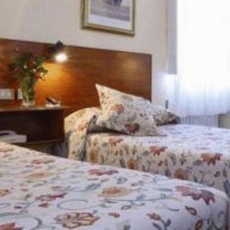 Hotel Roman Кастрийон Екстериор снимка