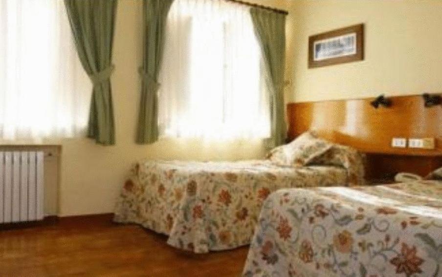 Hotel Roman Кастрийон Екстериор снимка
